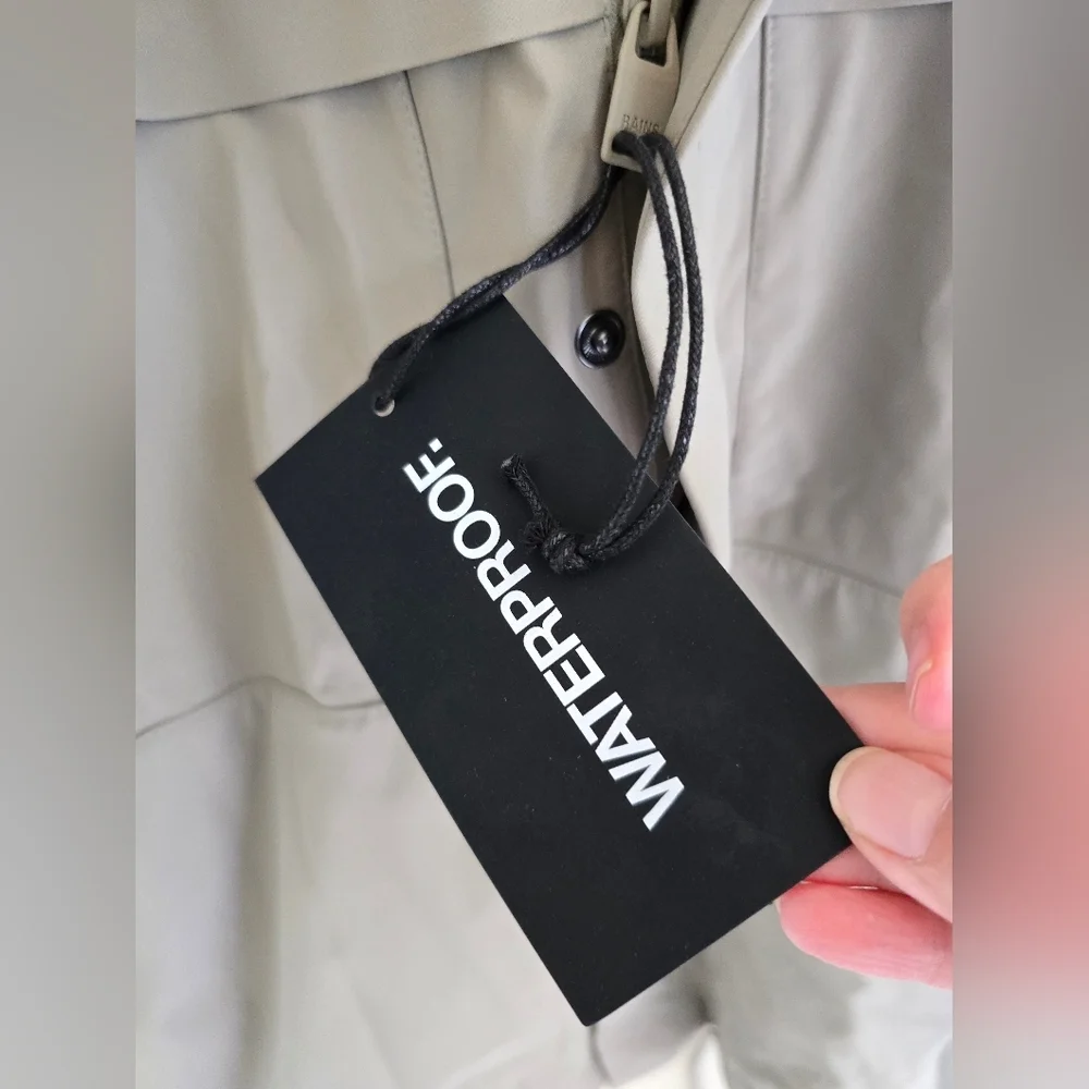 NWT! RAINS, UNISEX, Suva Hardshell Cargo Jacket, Drift, Size Medium, MSRP $285 - Picture 13 of 16